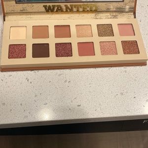 Brand new Trendbeauty Wanted Eyeshadow Palette